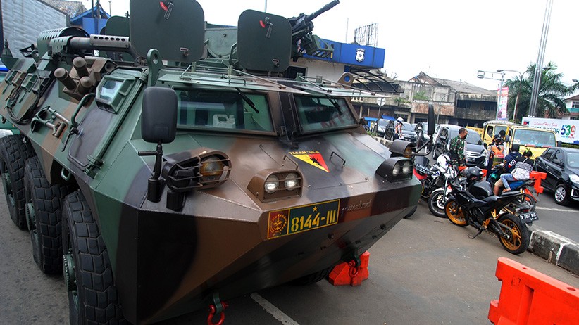 TNI AD Kerahkan Panser Anoa Sekat Jalanan Kota Bogor - Bagian 1