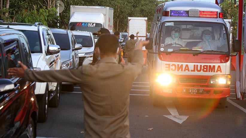 Akses Masuk Surabaya Timur Ditutup, Lalu Lintas Macet Panjang - Bagian 4