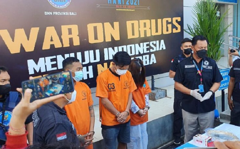 Selebgram Cantik Ditangkap BNN Bali di Vila Elite dengan Barang Bukti Sabu