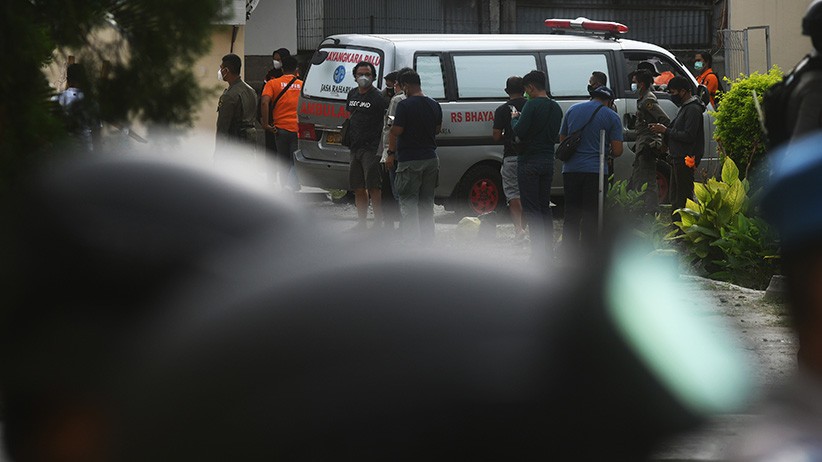 2 Jenazah Teroris MIT Dievakuasi ke RS Bhayangkara Palu - Bagian 1