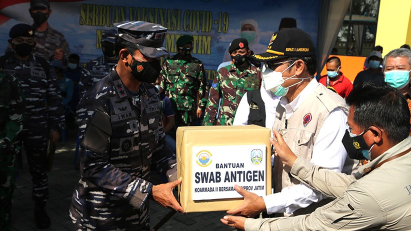 TNI AL Gelar Serbuan Vaksinasi untuk Masyarakat Pesisir Lamongan - Bagian 2