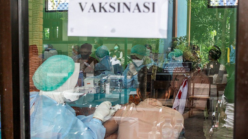 2.500 Santri Pondok Pesantren di Sidoarjo Divaksin Covid-19 - Bagian 2