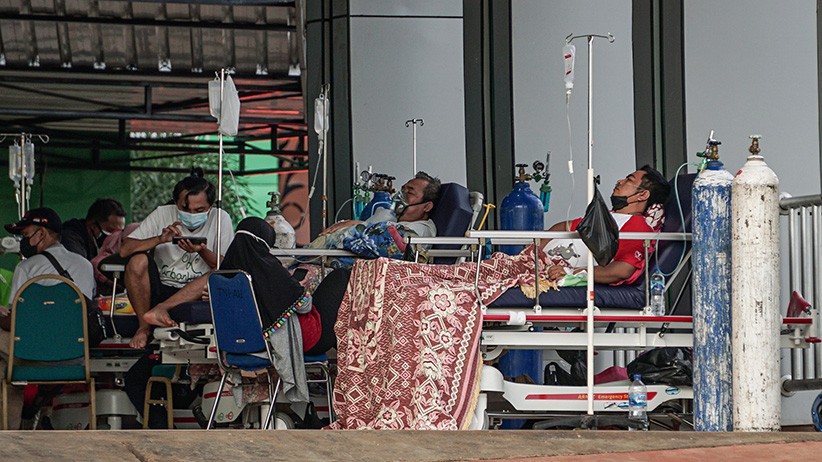 RSUD Jayapura Penuh, Pasien Dirawat di Teras IGD - Bagian 1
