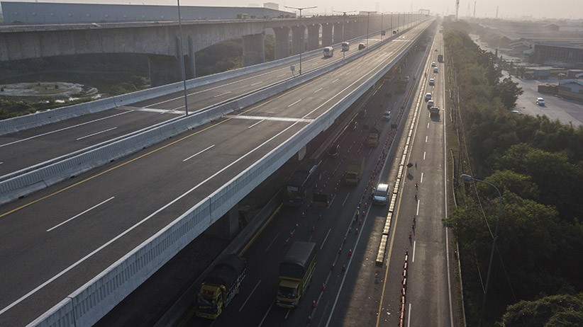 Jalan Tol Jakarta Cikampek KM 31 Disekat Jelang Idul Adha - Bagian 3