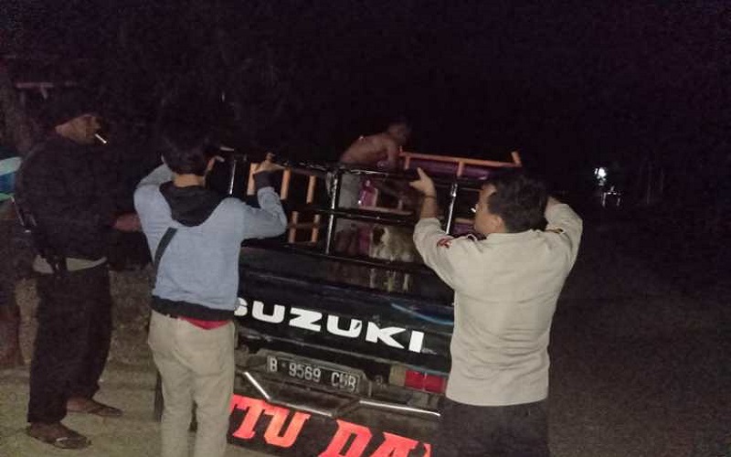 Tepergok Petugas, Pencuri Hewan Ternak di Bima Tinggalkan Mobil Pikap Berisi Kambing