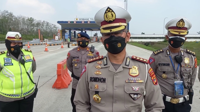 Jelang Idul Adha, Ditlantas Polda Lampung Sekat Exit Tol Trans Sumatera