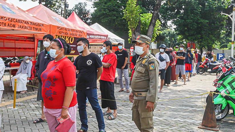 BST Cair, Begini Potret Antrean Warga Ambil Uang di ATM - Bagian 1