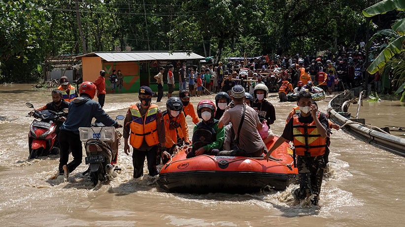 Cilacap Diterjang Hujan Deras, 3 Titik Jalan Nasional Banjir hingga 1 Meter - Bagian 1
