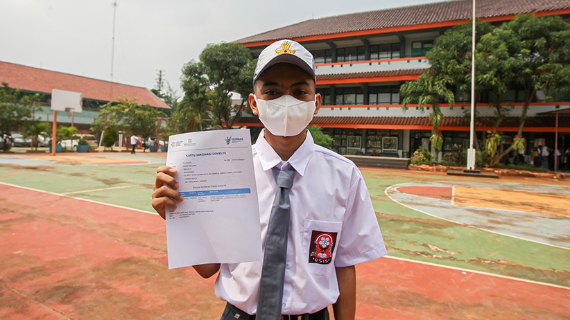 Ratusan Pelajar SMA Jakarta Disuntik Vaksin Sinovac - Bagian 2