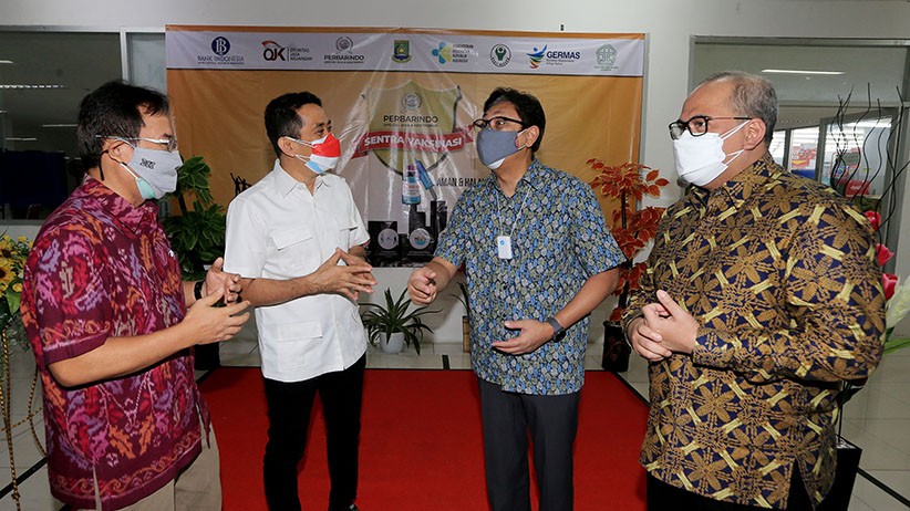 Kamrussamad Hadiri Peresmian Sentra Vaksinasi bersama OJK dan Perbarindo - Bagian 2