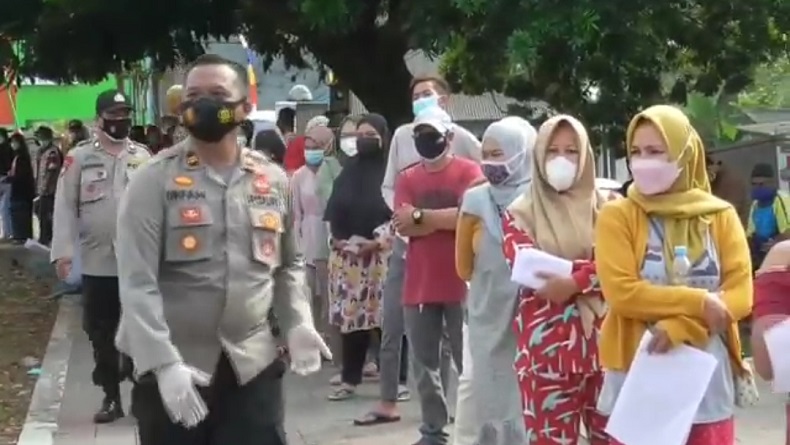 Stok Vaksin di Dinkes Subang Kosong, Warga Serbu Vaksinasi yang Digelar Kepolisian