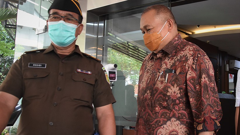 Alex Noerdin Diperiksa Kejagung Terkait Kasus Korupsi Pembangunan Masjid - Bagian 2