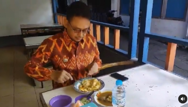 Wali Kota Pontianak Sarapan Roti Cane di Warung: Cuma 13 Menit!