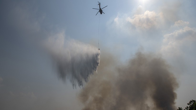 Water Bombing, Helikopter Mi-8AMT Padamkan Kebakaran Lahan di Ogan Ilir - Bagian 1