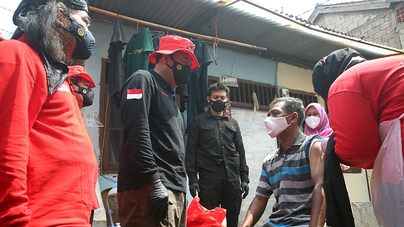 Percepat Vaksinasi, Kepala BIN Datangi Rumah-Rumah Warga Pondok Cabe - Bagian 1