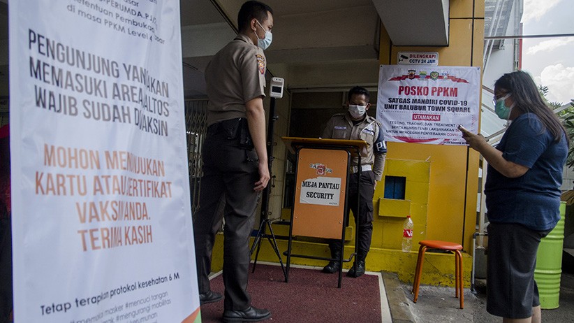 Masuk Pusat Perbelanjaan Bandung Pengunjung Wajib Tunjukkan Kartu Vaksin - Bagian 1