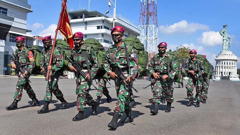 Momen Haru Prajurit Marinir Berpisah dengan Keluarga untuk Bertugas ke Ambalat - Bagian 4