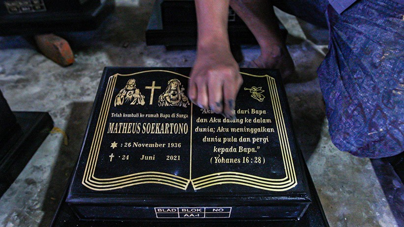 Perajin Batu Nisan Bertahan di Tengah Pandemi - Bagian 1