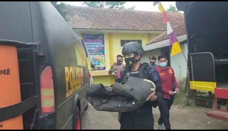 Geger, Warga Sodonghilir Tasikmalaya Temukan 2 Mortir Berdaya Ledak Tinggi