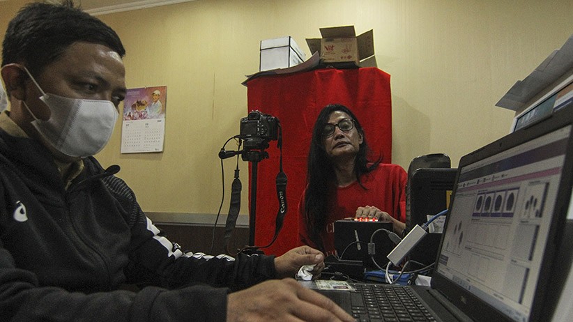 Potret Transgender Rekam E-KTP di Disdukcapil Kota Depok - Bagian 2