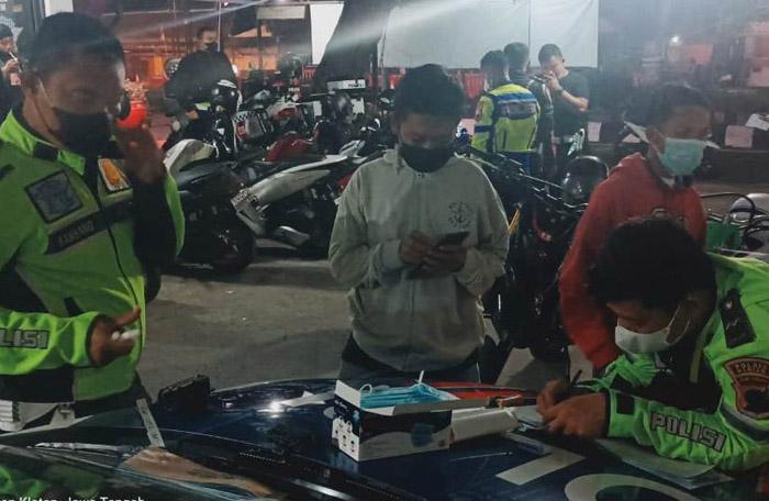  Razia Balapan Liar, Polres Klaten Amankan 101 Sepeda Motor Berknalpot Brong