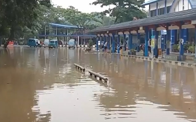 Banjir di Lebak Rendam Terminal Mandala Rangkasbitung