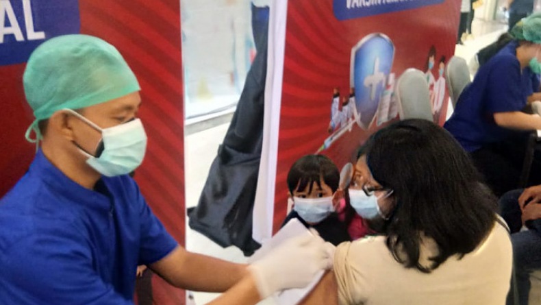 OJK Gelar Vaksinasi Covid-19 Massal, Target 1.000 Peserta Warga di Manado
