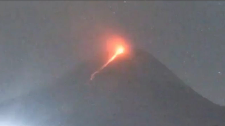 Gunung Merapi Erupsi, Muntahkan Awan Panas dan Guguran Lava Pijar ke Barat Daya