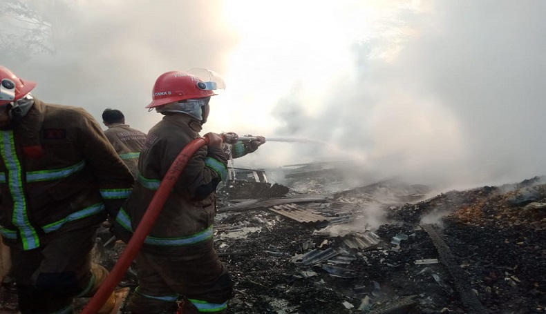 Kasus Kebakaran Tingggi di Sukabumi, Giliran Pabrik Keripik Ludes Terbakar