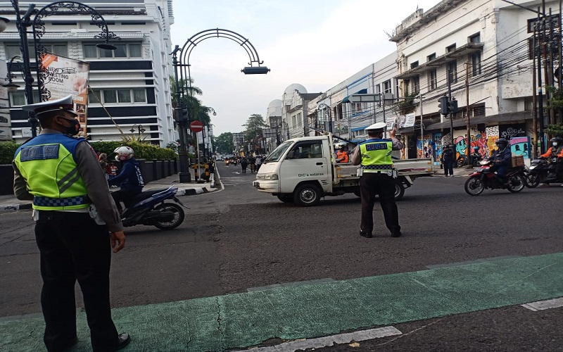 Angkutan Umum, Taksi, dan Ojol Boleh Melintas di Jalan Ganjil Genap Bandung