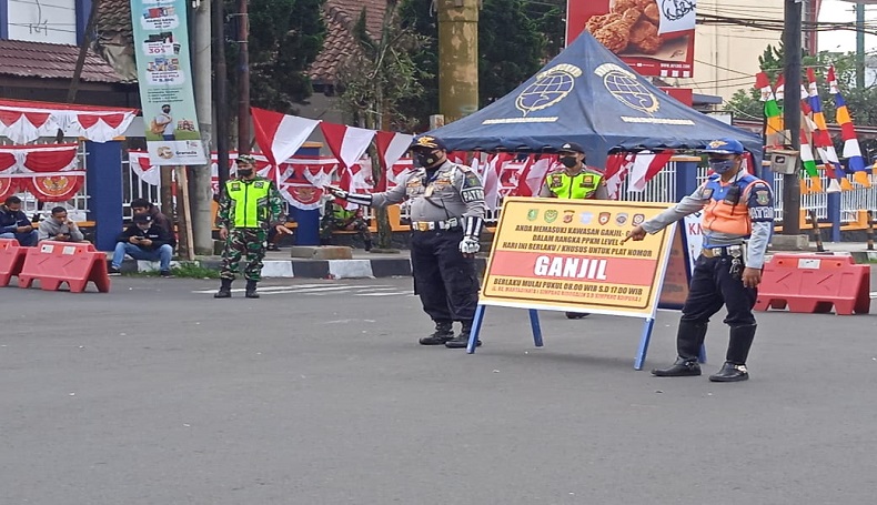 Hari Ini, Sejumlah Kendaraan Bernomor Genap Diputar Balik di Sukabumi