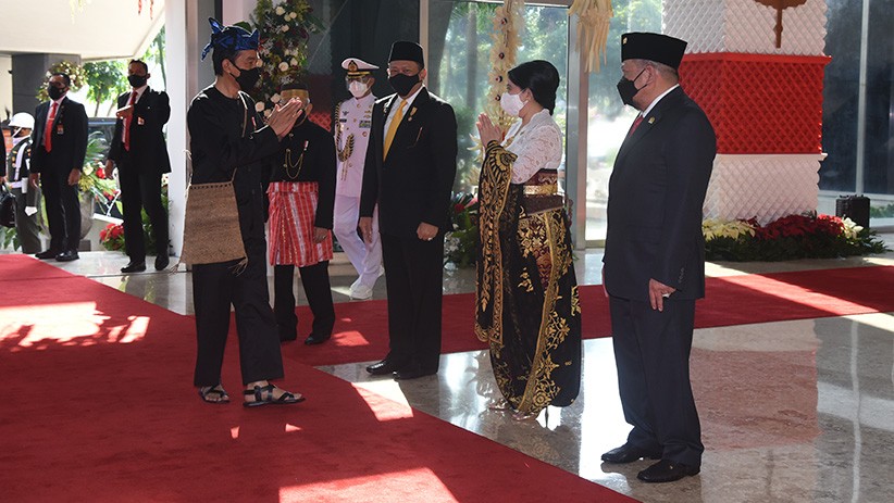 Foto-Foto Presiden Jokowi Pakai Baju Adat Suku Badui Hadiri Sidang Tahunan MPR - Bagian 1