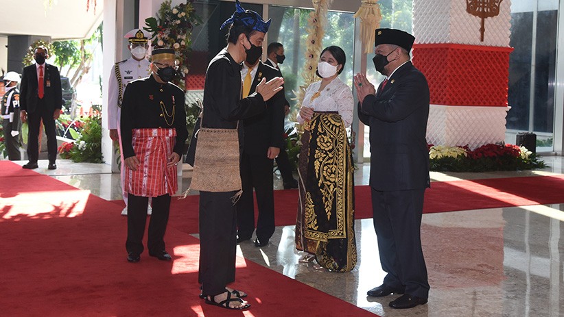 Foto-Foto Presiden Jokowi Pakai Baju Adat Suku Badui Hadiri Sidang Tahunan MPR - Bagian 3