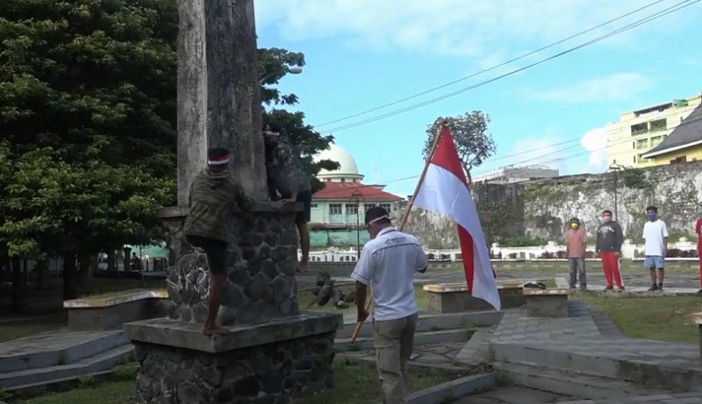 Komunitas Wartawan Ternate Gelar Upacara Bendera di Tugu Proklamasi