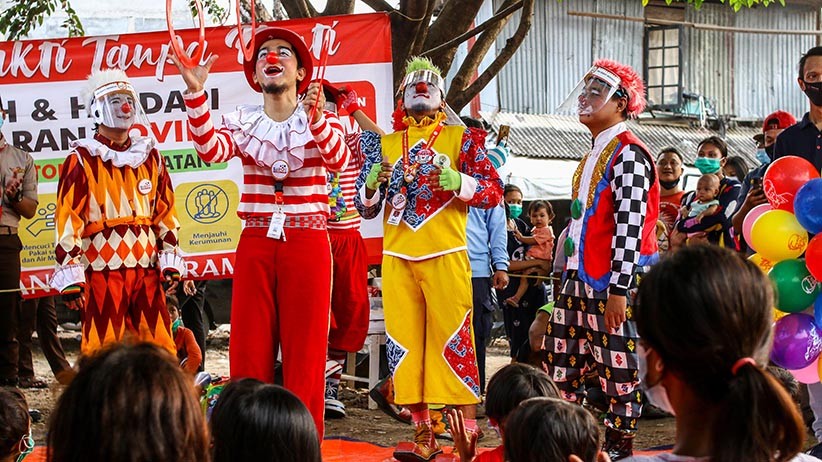 Trauma Healing, Badut Hibur Anak-Anak Korban Kebakaran di Mampang - Bagian 2