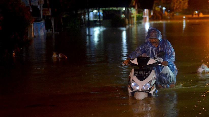 Permukiman Lubuk Buaya Padang Banjir, Warga Evakuasi ke Tempat Tinggi - Bagian 3