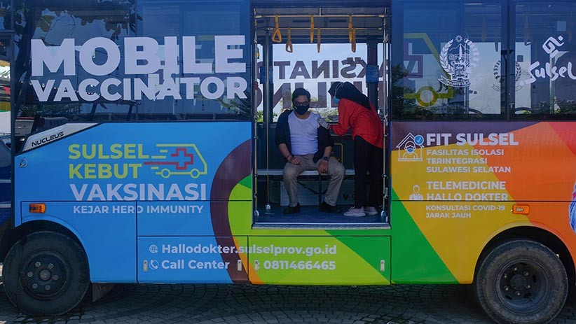Mobil Vaksinasi Keliling untuk Mempercepat Herd Immunity di Makassar - Bagian 1