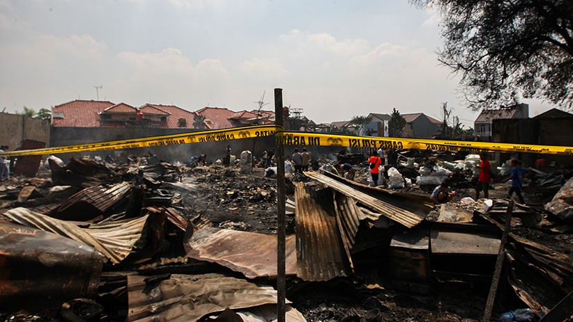 Sisa Kebakaran Lapak Barang Bekas dan Rumah Seluas 3.000 Meter di Pondok Gede - Bagian 1