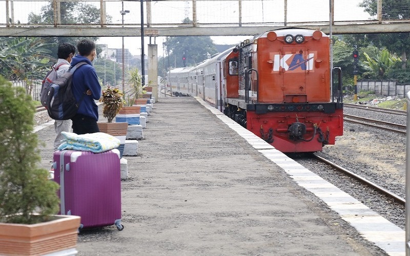 Masinis Kereta Api Luka Serius Jadi Korban Pelemparan Batu 