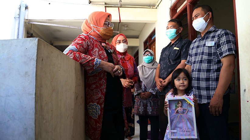 Susuri Gang Sempit, Menaker Ida Fauziyah Pastikan BSU Tepat Sasaran - Bagian 1