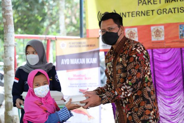 Lewat Program Peduli Kampung, Fakultas Pertanian UGM Bantu Alat Pencacah Ikan 