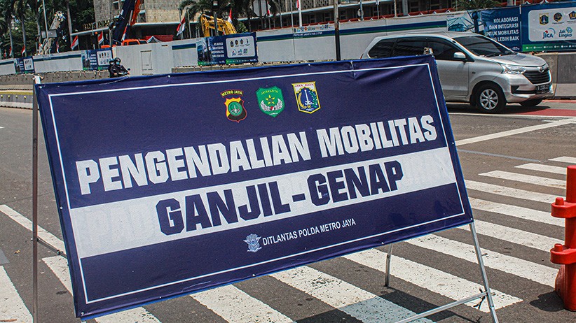 Polda Metro Jaya Mulai Terapkan Sanksi Tilang bagi Pelanggar Ganjil Genap - Bagian 1