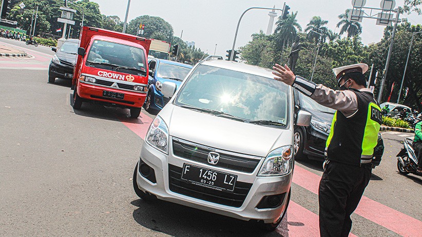 Polda Metro Jaya Mulai Terapkan Sanksi Tilang bagi Pelanggar Ganjil Genap - Bagian 2