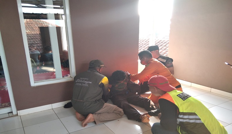 4 Hari Hilang di Gunung Rakutak Bandung, Survivor Ditemukan dalam Keadaan Lemas 