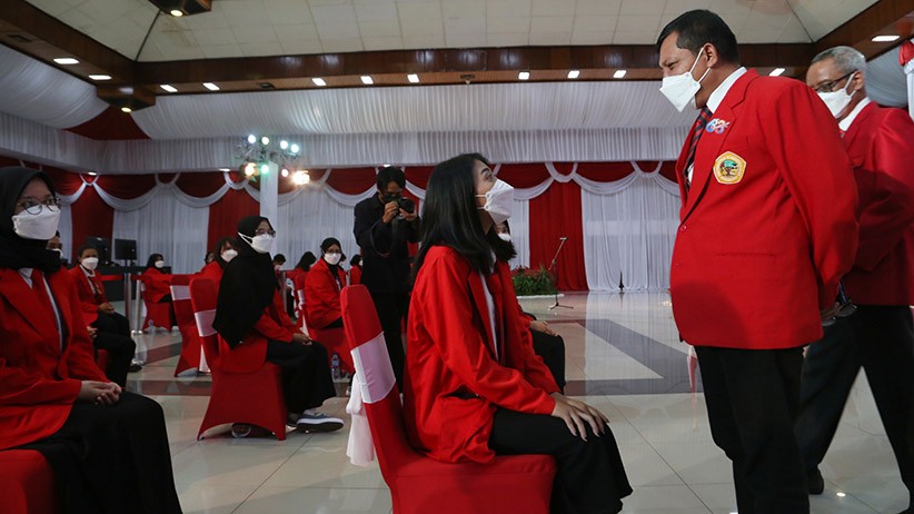 Untag Surabaya Kukuhkan 2.999 Mahasiswa Baru - Bagian 1