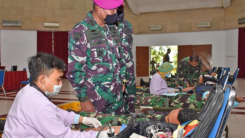 Prajurit Brigif 2 Marinir Donor Darah Peduli Sesama - Bagian 1