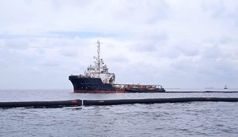 Polres Aceh Timur Periksa Kebocoran Minyak di Selat Malaka      