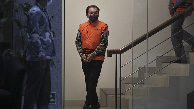 Foto-Foto Bupati Banjarnegara Diborgol dan Pakai Rompi Tahanan KPK - Bagian 2
