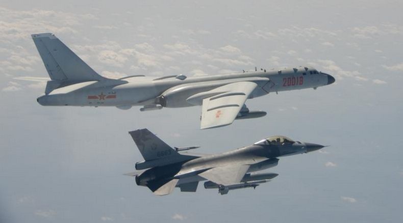 Pesawat Amerika Terbang Tinggi di Selat Taiwan Bikin China Sewot
