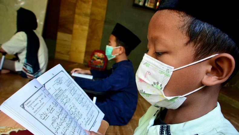 Berikut 6 Tips agar Anak Terbiasa Pakai Masker saat Keluar Rumah